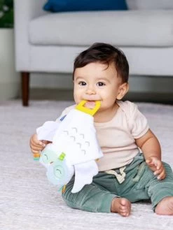 Coﬀret Naissance Avec Doudou Luminescent Dans Le Noir - INFANTINO Blanc - Infantino -Bébé Boutique coﬀret naissance avec doudou luminescent dans le noir infantino 3