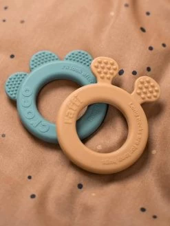 Doudou Plat Attache Sucette - DONE BY DEER Moutarde - Done By Deer 11 Doudou Plat Attache Sucette - DONE BY DEER Moutarde - Done By Deer -Bébé Boutique doudou plat attache sucette done by deer 3