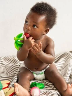 Jouet De Dentition Mery La Cerise - OLI & CAROL Rouge - Oli Et Carol -Bébé Boutique jouet de dentition mery la cerise oli carol 4