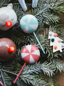 Les 4 Décorations Candy à Suspendre Rouge - Vertbaudet -Bébé Boutique les 4 decorations candy a suspendre 4