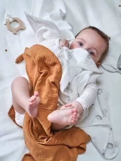 Lot De 3 Langes MINI COMPAGNIE En Gaze De Coton Bio* 2 écrus Imprimés + 1 Uni Caram - Vertbaudet 12 Lot De 3 Langes MINI COMPAGNIE En Gaze De Coton Bio* 2 écrus Imprimés + 1 Uni Caram - Vertbaudet -Bébé Boutique lot de 3 langes mini compagnie en gaze de coton bio 4