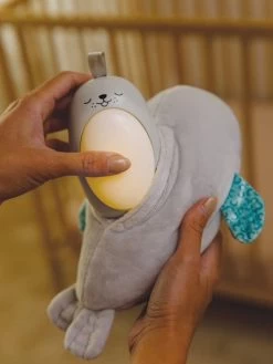 Veilleuse Bébé Otarie Douce Nuit 3 En 1 - INFANTINO Gris - Infantino -Bébé Boutique veilleuse bebe otarie douce nuit 3 en 1 infantino 3